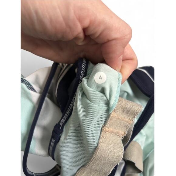 Lululemon Women’s Athletic Workout Tank Top Blue Striped Built In Bra Size 4 - Picture 5 of 5